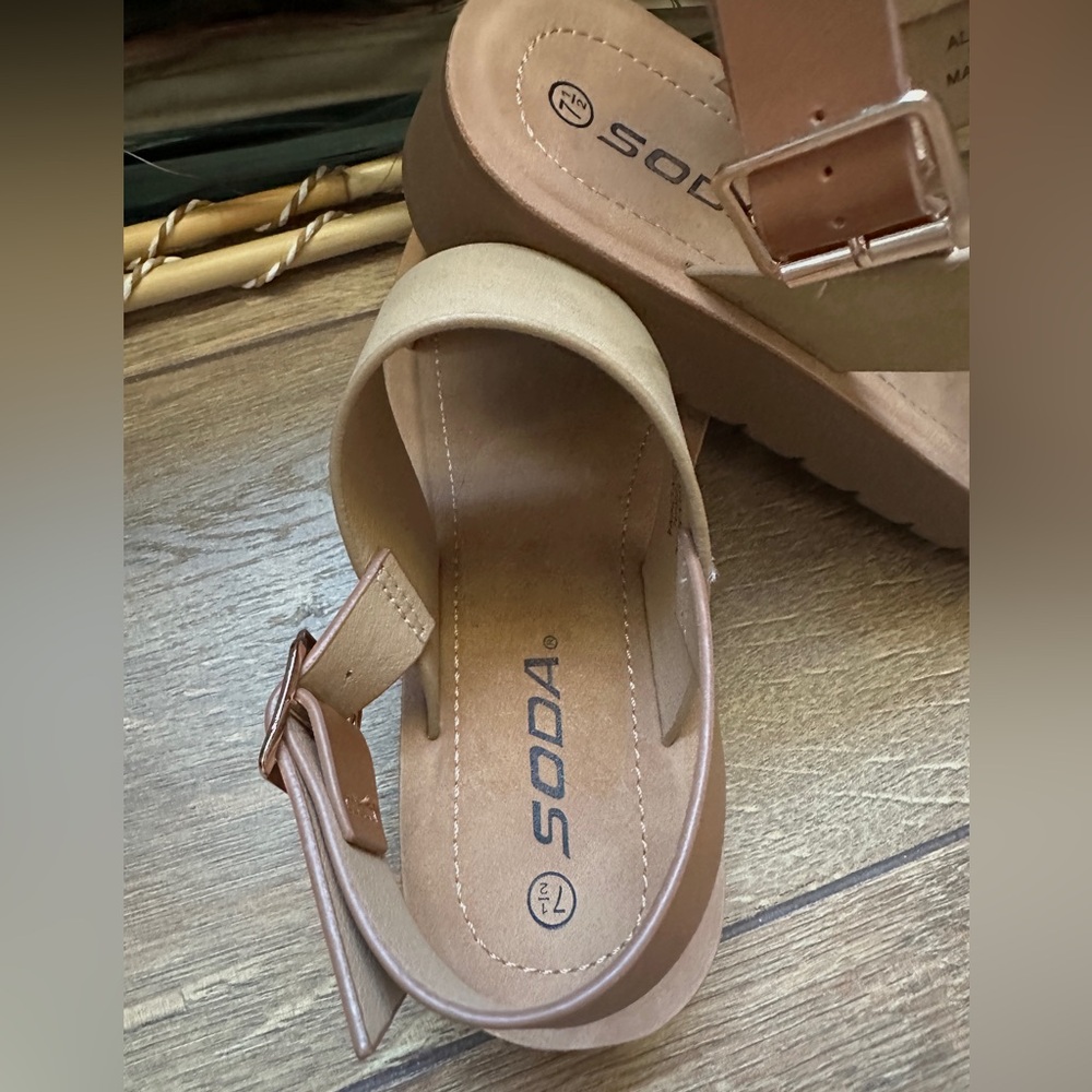 Soda Two-Tone Caramel Double Strap Slingback Sandals – 7-1/2 - Picture 5 of 7